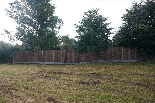 New Fence at Maggot's Croft
Photographed from the field north of our property, and looking towards the south, this shows the new 6' fence that we've installed to block the gap in our hedge and preserve our privacy.
Ключевые слова: fence Maggott's Croft hedge