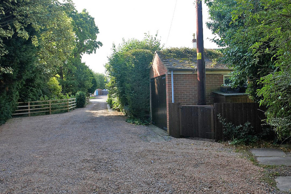 Walking Down Our Track
Taken from our track (and public footpath 578) looking south towards Colletts Green Road.  Our double white gates are to the left (east) but not visible.  Jack and Margaret's gate is to the right (west).  The structure behind the telephone pole is the garage for the Cider Mill.  This photo shows how their conifer hedge is overhanging the track.
Schlüsselwörter: track public footpath 578 Powick Worcester Colletts Green Cider Mill Godwin
