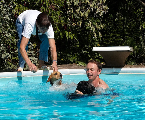 Splashdown for Kero
Kero in the water with Ross and Digby
Schlüsselwörter: Kero beagle Marjorie Ross Digby cocker spaniel