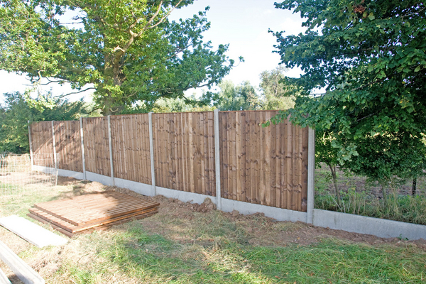 The New Fence
At the back (north) of Maggot's Croft.  This fence was installed to close the gap in the hedge.  Nigel Roberts from Albion Fencing did a great job, with very little advance notice.
Schlüsselwörter: Maggot's Croft Nigel Roberts Albion Fencing gap hedge