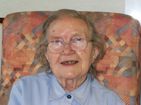Auntie Jean looking pretty good ..........
Visiting Auntie Jean in Paignton hospital where she was recovering after having been hospitalised in Torbay hospital.  Made a full recovery.
Ключові слова: Auntie Jean