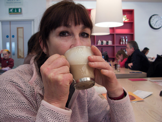 .......... a great ........
Having lunch at Carluccios in Chiswick after dropping off Zooey and Franny
Anahtar kelimeler: Carluccios Cathy Chiswick craig Marjorie Restaurant