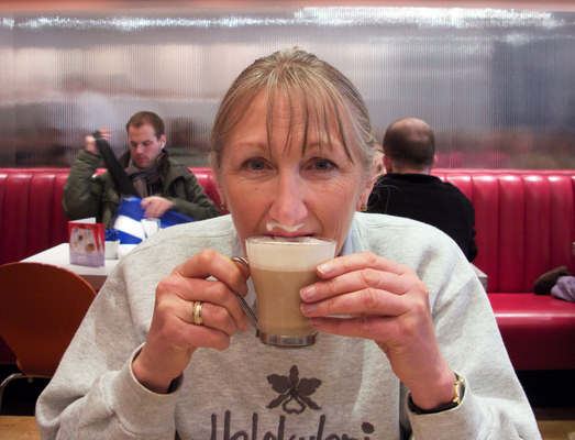 ......... time
Having lunch at Carluccios in Chiswick after dropping off Zooey and Franny
Schlüsselwörter: Carluccios Cathy Chiswick craig Marjorie Restaurant