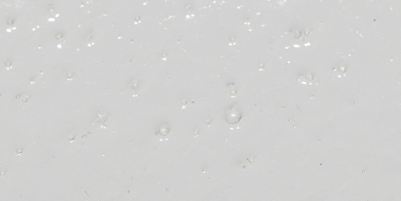 Bubbles in the new coving
This shows that the paint did not only bubble on the concrete blocks, but on the new coving.
