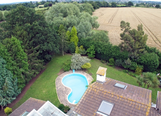 Swimming Pool
An aerial view over the house (the skylight in the foreground is over our bed, in the master bedroom) showing the outdoor swimming pool.  Thomas Hawkins' field is in the right background --- the brown field.  Maggot's Croft, owned by us, is in the left background.
Palabras clave: Whitecroft pool Thomas Hawkins Maggot's Croft Powick