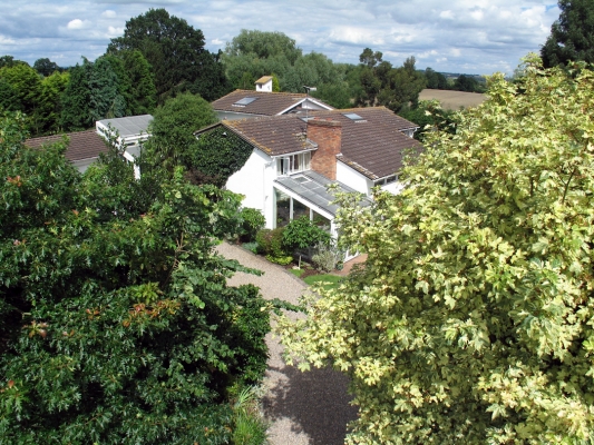 Whitecroft from Outside The Front Gate
Photographed with the aerial mast from outside the main gates, from our track.
Anahtar kelimeler: Whitecroft front gate