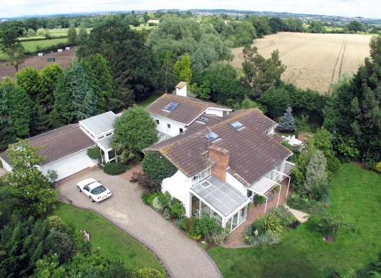 Whitecroft
Photographed from outside our front gates, from our track.
Schlüsselwörter: Whitecroft aerial mast track conservatory Corvette house garage