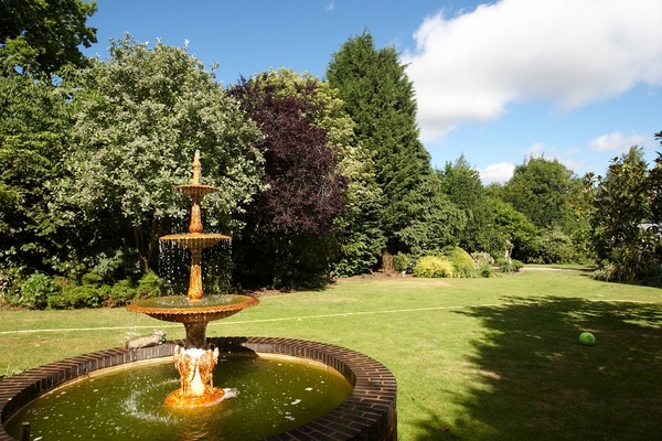 A perfect summer's day
Palabras clave: fountain Garden Whitecroft United Kingdom Worcester