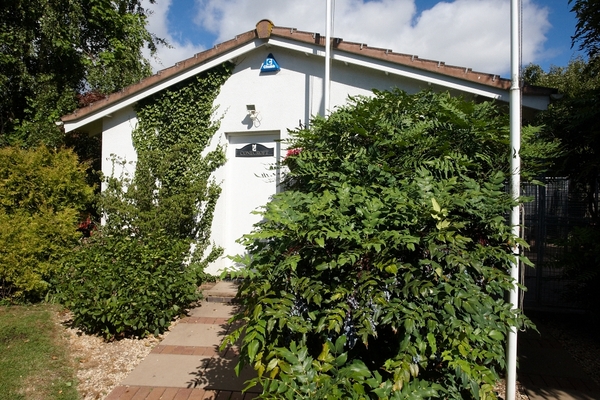 The dog hotel aka Conecroft
Palabras clave: Conecroft Dog hotel Garden Lucies Farm Whitecroft