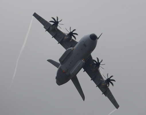 So that's how trails are made
Anahtar kelimeler: Aeroplanes Air tattoo flight Military Planes
