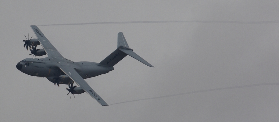 Look at my trails
Keywords: Aeroplanes Air tattoo flight Military Planes