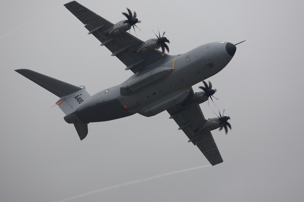 .... keep a good .......
Palabras clave: Aeroplanes Air tattoo flight Military Planes