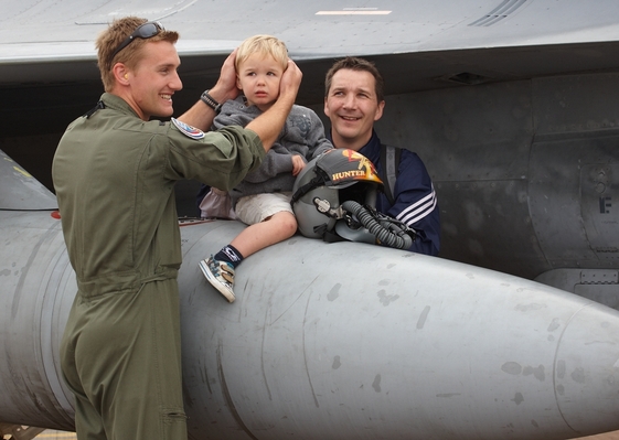OK, who's the cutest??
Schlüsselwörter: Aeroplanes Air tattoo flight Military Planes