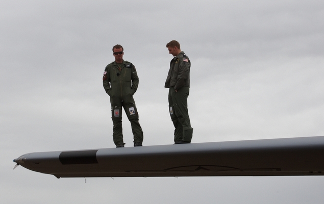 ... wait a minute, we're being papped
Schlüsselwörter: Aeroplanes Air tattoo flight Military Planes