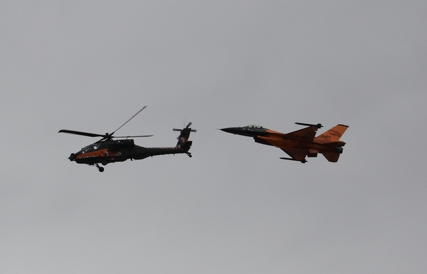Catch me .......
Ключові слова: Aeroplanes Air tattoo flight Military Planes