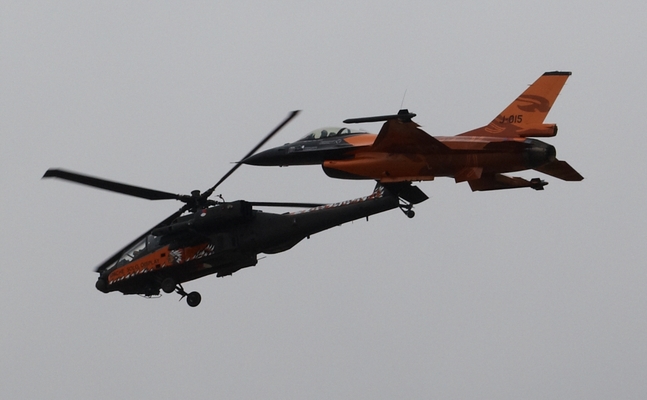 ......... if you can
Palabras clave: Aeroplanes Air tattoo flight Military Planes