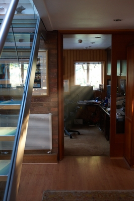 One last look
Craig's desk at Whitecroft -- all clean and waiting for the moving men to pack it up.
Schlüsselwörter: Hallway Whitecroft
