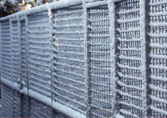 Bet the doggies are glad they're inside
Palabras clave: April Farm Fence Kennel Kennels Lucies Snow Spring Weather Whitecroft