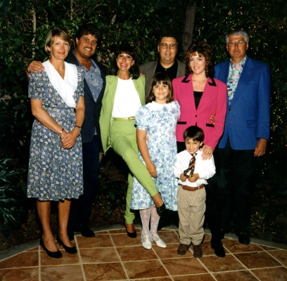 The Moore and Walsh Families
Cathy Bushby, Matt Moore, Marjoire, Catlin Moore, Mark Moore, Hilarie Moore, Devlin Moore, and Me
Palabras clave: Cathy Bushby Catlin Moore Craig Walsh Devlin Moore Hilarie Moore Marjorie Walsh Mark Moore Matt Moore