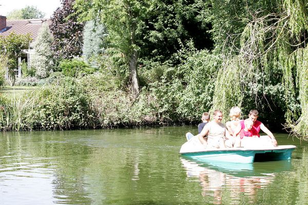 A Summer Afternoon on the Lake
Okay, more of a pond.  But at least our paddle boat has an electric engine.
الكلمات الإستدلالية(لتسهيل البحث): lake pond paddle boat duck pond summer afternoon Whitecroft