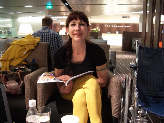 Dunno why I'm smiling - another 13 hours to go!!
Ključne besede: Airport Lounge Marjorie Singapore