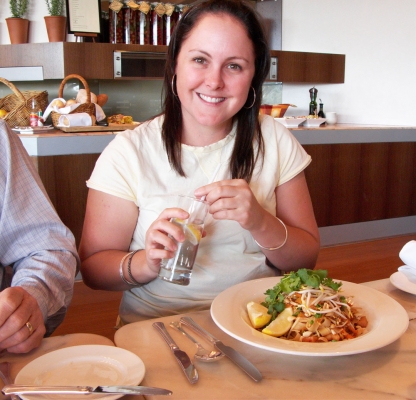 Yep, I'm getting ready to tuck in
Schlüsselwörter: Adelaide Australia Hotel Hyatt Lunch Melanie Smile Smiling South