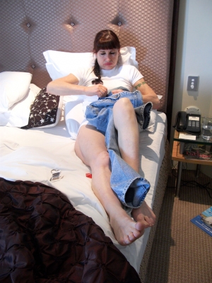 A woman's work is never done - even on holiday
Anahtar kelimeler: Adelaide Australia Bed Bedroom Hotel Hyatt Marjorie Repair Sewing South