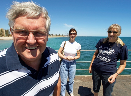 Hmmmm, making sure he's not end of picture
Keywords: Adelaide Australia Blue Cathy Coast Glenelg John Marjorie Sea Skies Sky Smile Smiles Smiling South Sun