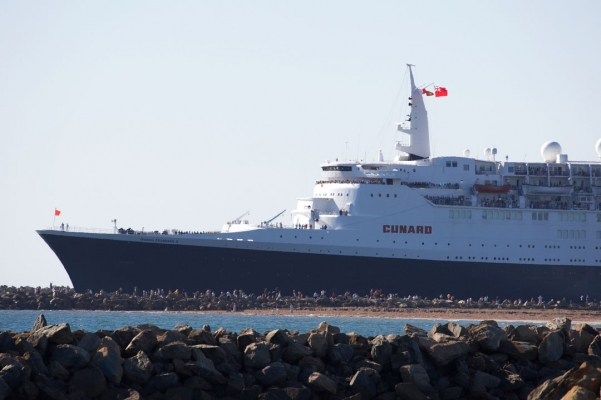 A fine old Queen
The QE2 getting ready to leave Adelaide for the final leg of its cruise on its final voyage before retirement, March 2008
Ключевые слова: Adelaide Australia Cruise Final Liner Ocean QE2 Queen Elizabeth Ship South Voyage