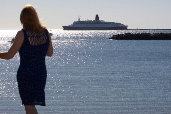 And there she goes
The QE2 sailing off into the sunset from Adelaide on the final leg of its final voyage before retirement
Ключові слова: Adelaide Australia Cruise Final Liner Ocean QE2 Queen Elizabeth Ship South Voyage