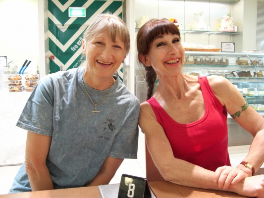 And we haven't even had our coffee yet!!
Schlüsselwörter: Adelaide Australia Cafe Cathy David Jones Departmental Marjorie Smile Smiles Smiling South Store