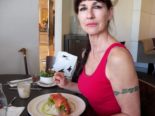 Yes, I went for the healthy option
Ključne besede: Adelaide Australia Cafe David Jones Department Lunch South Store