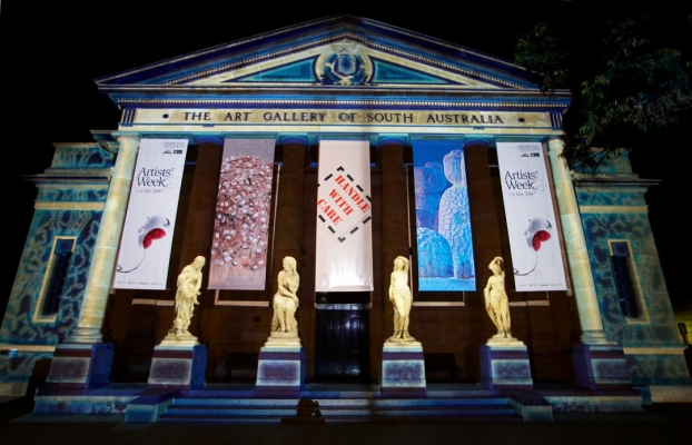 Suffused in colour during the Adelaide Fringe Festival
Palabras clave: Adelaide Australia Buildings Festival Illuminations North Terrace South