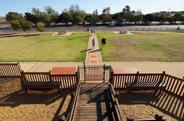........ and here they come to play
Schlüsselwörter: Adelaide Australia Cathy John Marjorie Mother Playground South