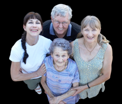 Hey, where'd he come from??
Anahtar kelimeler: Adelaide Australia Cathy Daughter Daughters John Marjorie Mother Smile Smiles Smiling Son-in-law South