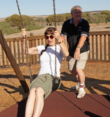 C'mon, push
Trefwoorden: Adelaide Australia John Marjorie Push Pushing Smile Smiling South Swing Swinging Swings