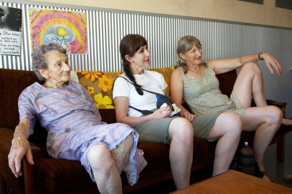 Wot an elegant lot - NOT!! .........
Palabras clave: Adelaide Australia Cafe Cathy Daughter Daughters Marjorie Mother South