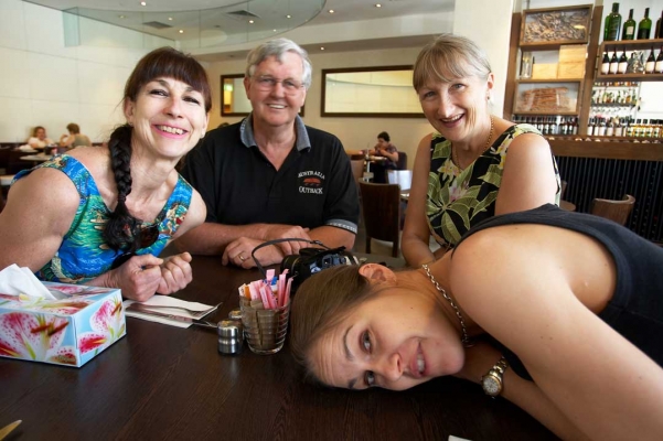 Oh, guess what.... we're about to eat .... again!!
Schlüsselwörter: Adelaide Australia Cafe Cathy Chase Cold David Jones John Marjorie Restaurant Smile Smiles Smiling South