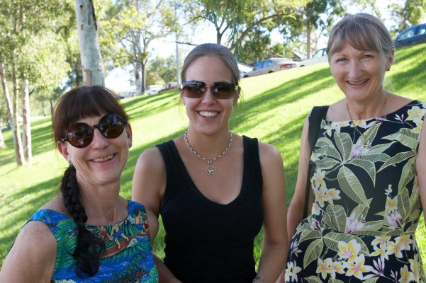 We're smiling and we've got that hill to climb
Palabras clave: Adelaide Australia Cathy Chase Marjorie Smile Smiles Smiling South