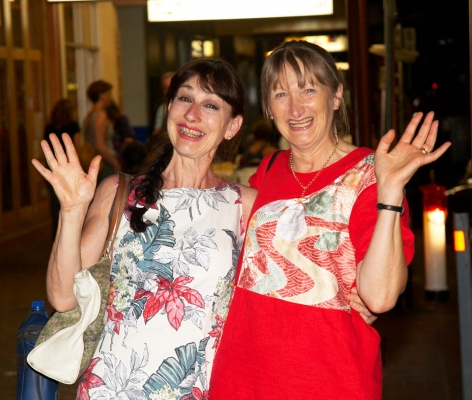.......... we were only joking
Schlüsselwörter: Adelaide Australia Cathy Marjorie Smile Smiles Smiling South Wave Waving