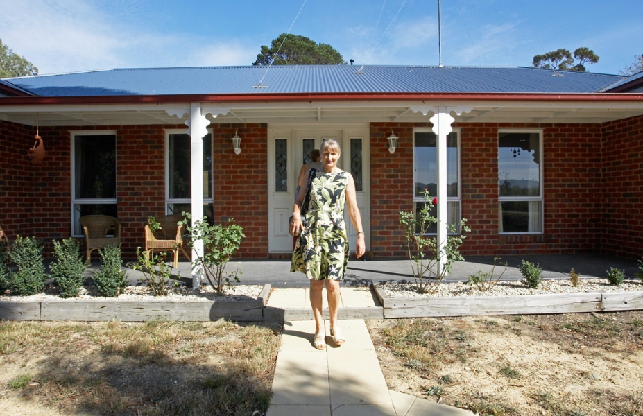 Yeah ........
Ключови думи: Australia Blue Cathy Home House Kilmore Melbourne Skies Sky Smile Smiling Victoria