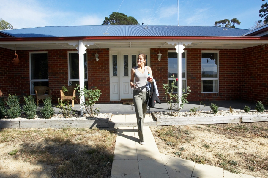 Yeah, I got .............
Schlüsselwörter: Australia Blue Chase Home House Kilmore Melbourne Skies Sky Smile Smiling Victoria