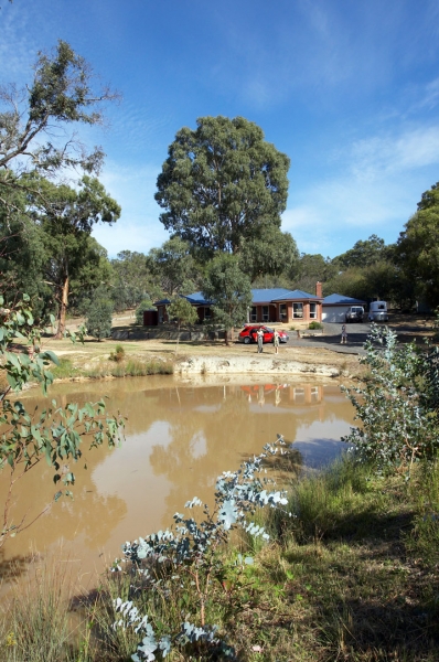 Yeah, we live in the (...) (...)s
Klíčová slova: Australia Blue Home House Kilmore Melbourne Pond Skies Sky Victoria
