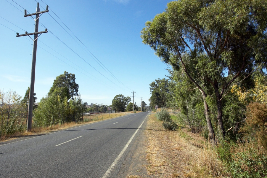 Hey, look, no traffic
Ključne besede: Australia Blue Highway Kilmore Melbourne Road Skies Sky Victoria