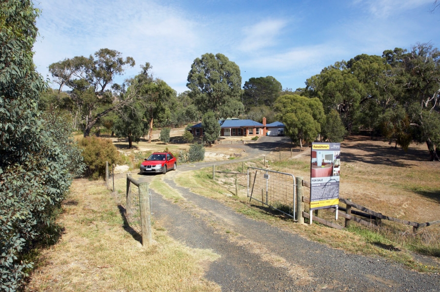 And, we're on our way
Schlüsselwörter: Australia Car Driveway Home House Kilmore Melbourne Victoria