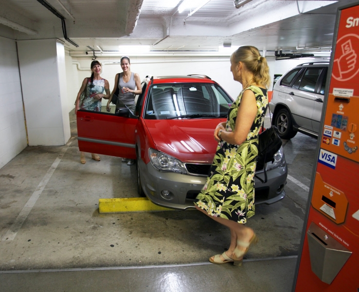 The perfect parking space - we're staying here!
Schlüsselwörter: Australia Car Car Park Cathy Chase Marjorie Melbourne Smile Smiles Smiling Victoria
