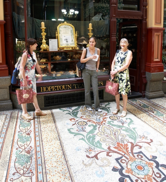 Where do we go now?
Anahtar kelimeler: Arcade Australia Cathy Chase Marjorie Melbourne Royal Arcade Shop Shopping Victoria