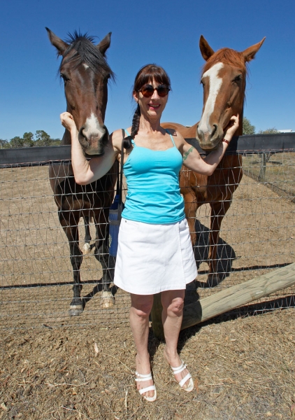 Choochy faces
Schlüsselwörter: Australia Blue Horses Marjorie Melbourne Paddock Race horse Ranch Skies Sky Smile Smiling Victoria