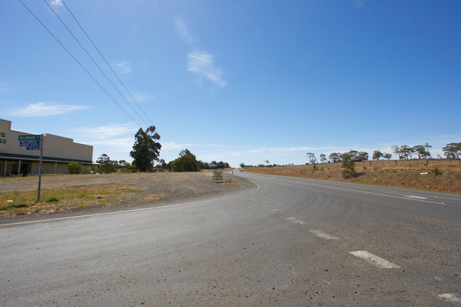 Hardly a cloud in the sky and NO traffic - perfection!
Klíčová slova: Australia Blue Highway Melbourne R M Williams Road Skies Sky Victoria