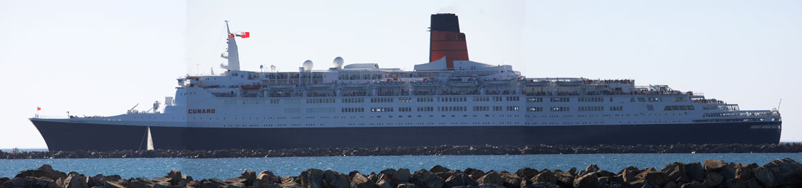 And so, farewell to an imposing figure
Keywords: Adelaide Australia Cruise Liner QE2 Ship South